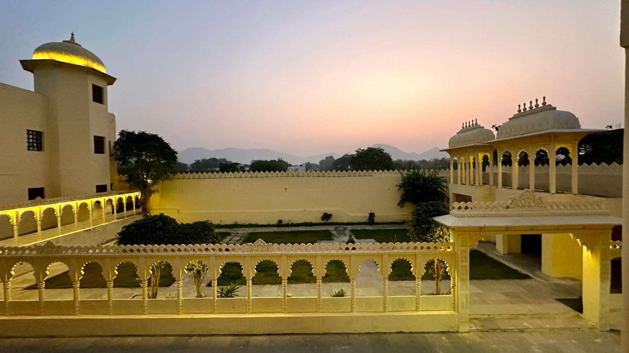 The Burj Resort Luxurious Stay Udaipur Kültér fotó