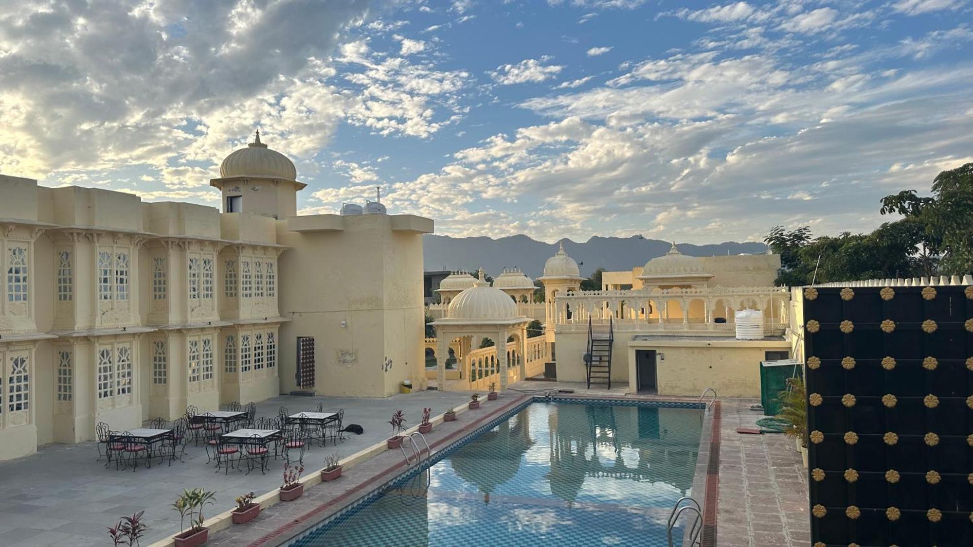 The Burj Resort Luxurious Stay Udaipur Kültér fotó